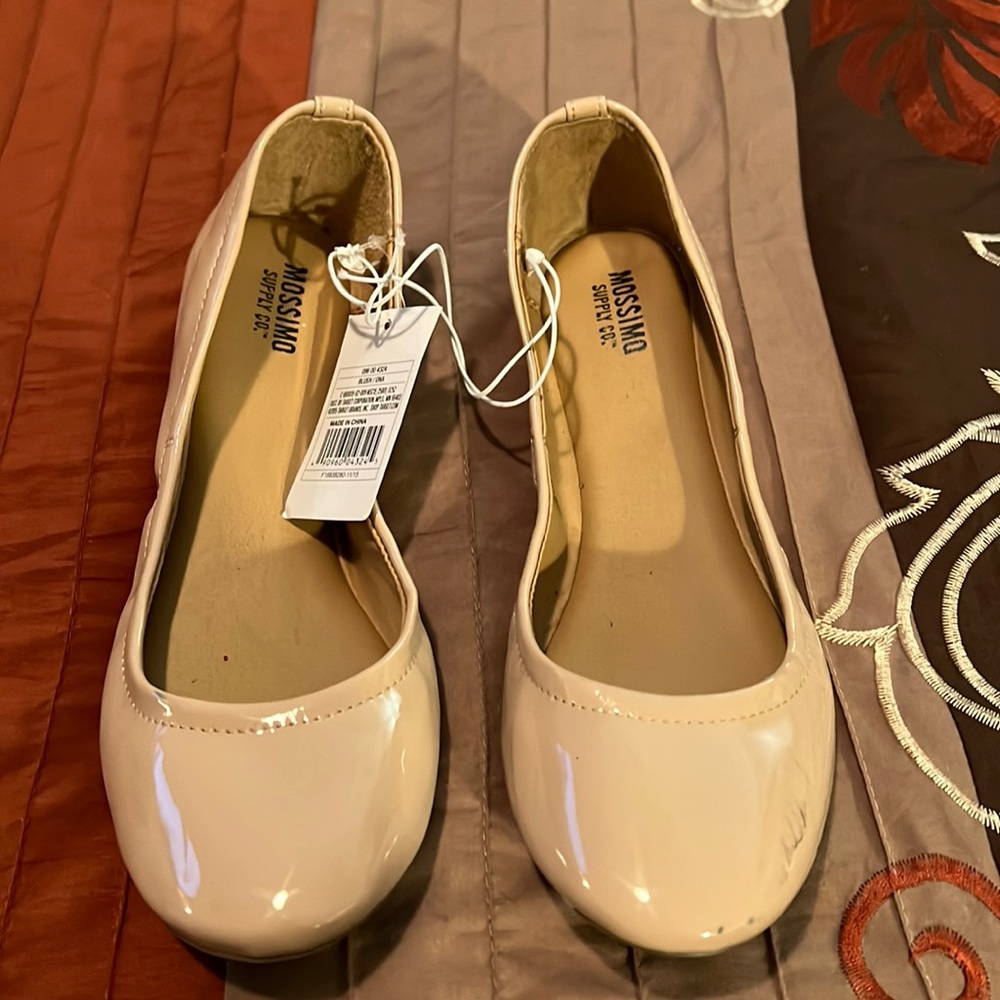 New with tags flats
